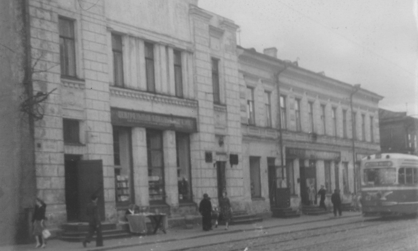 Здание на Павлина Виноградова, 30, где до 1973 года работал областной суд.